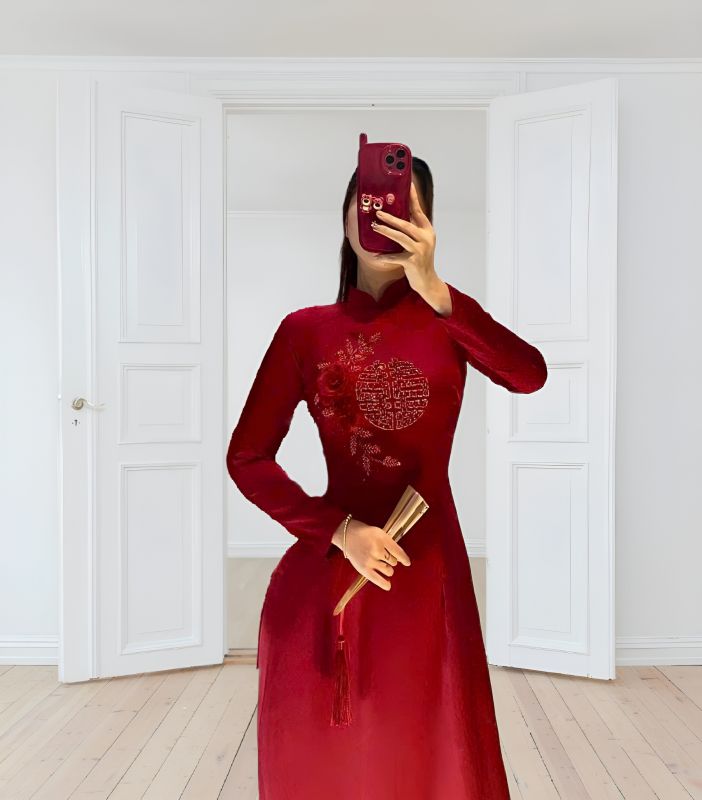 ÁO DÀI DÂU ĐỎ CHỮ HỶ NỮA VÒNG HOA