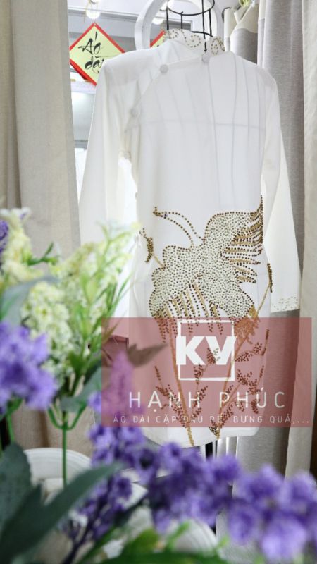 ÁO DÀI RỂ TRẮNG CƯỜM VÀNG CHIM